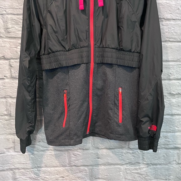 The North Face Women’s Medium Grey & Pink Sanctuary Wind Breaker Jacket - Picture 5 of 12